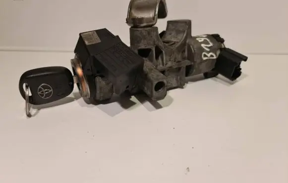 Toyota Avensis T250 Ignition lock 450200504