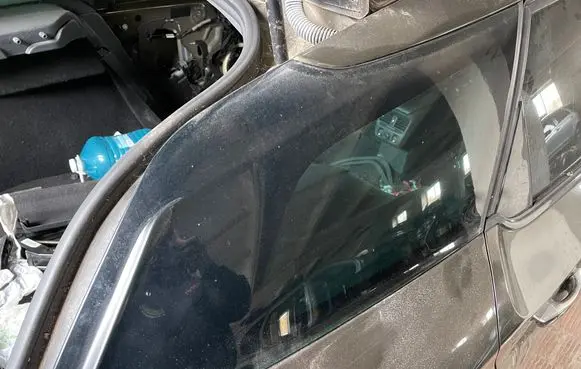Citroen DS5 Rear side window