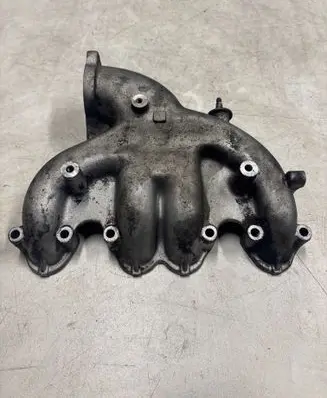 Volkswagen PASSAT B5.5 Intake manifold 038129713AJ