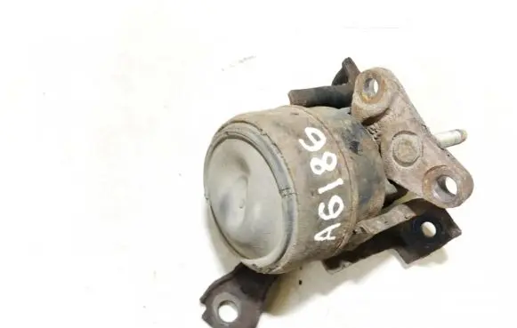 Toyota RAV 4 (XA20) Engine mount bracket