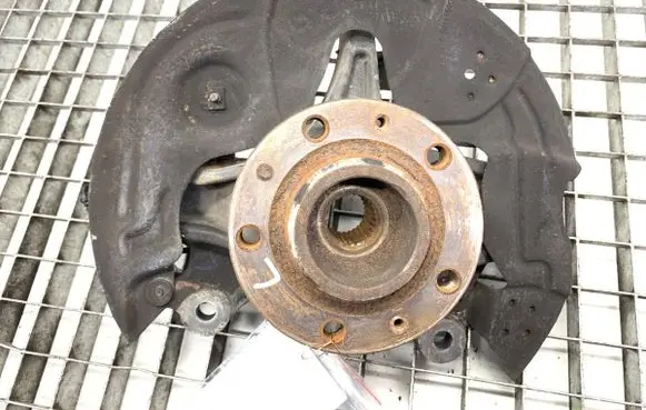 Peugeot 308 SW Front wheel hub spindle knuckle
