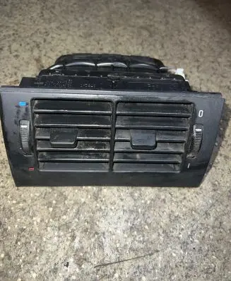 Rear air vent grill