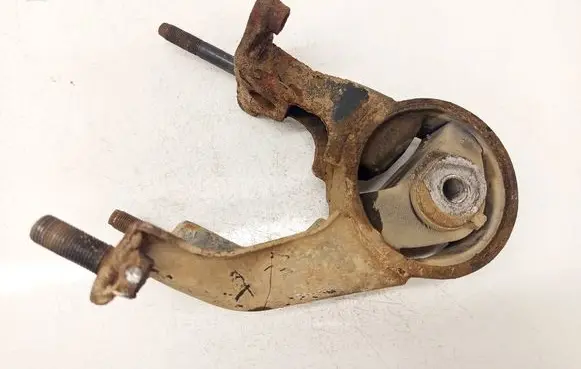 Toyota Avensis T250 Engine mount bracket 