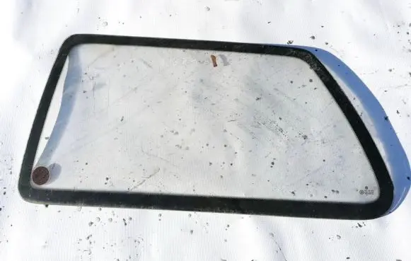Volkswagen Golf III Rear side window