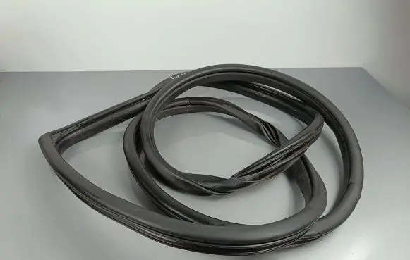 Hyundai Tucson TL Rear door rubber seal (on body) 