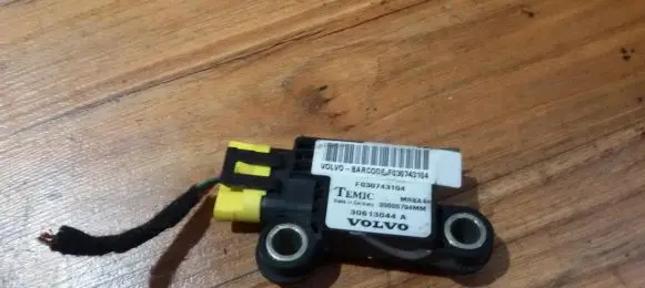 Volvo S40, V40 Airbag deployment crash/impact sensor 30613044A F030743104