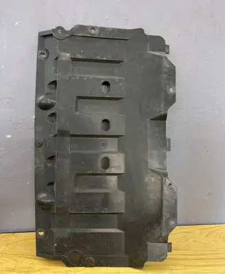 Suzuki Grand Vitara II Engine splash shield/under tray 1318065J00