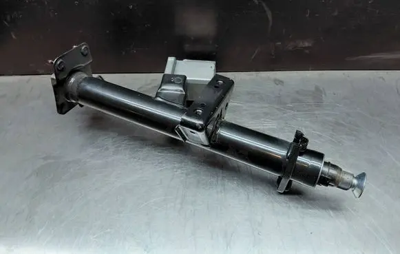 Mercedes-Benz CLK A208 C208 Steering wheel axle A2084600716 A2084620330