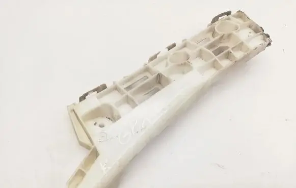 Toyota Prius (XW30) Front bumper mounting bracket 5211647040