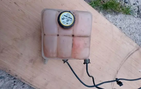 Ford Kuga II Coolant expansion tank/reservoir