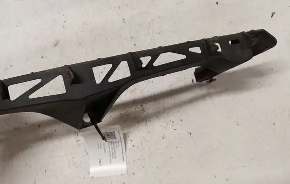 Mazda 6 Headlight/headlamp mounting bracket
