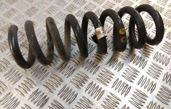 Maserati Ghibli Rear coil spring 067000657504