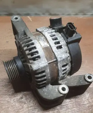 Volvo V50 Generator/alternator 3M5T10300VC 30667071 1042103762