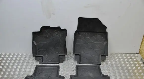 Renault Clio IV Car floor mat set 8201321296 8201321298