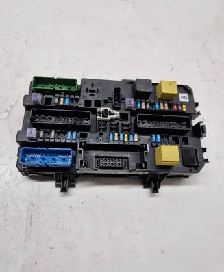 Opel Zafira B Fuse box set 13220829