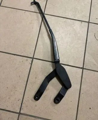 Mercedes-Benz E W212 Front wiper blade arm A2128201044
