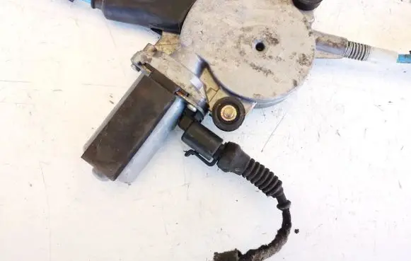 Alfa Romeo 147 Front door window regulator motor 46751870