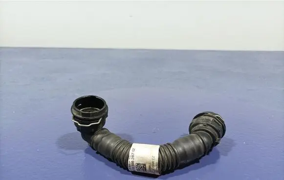 BMW X7 G07 Engine coolant pipe/hose 8598287