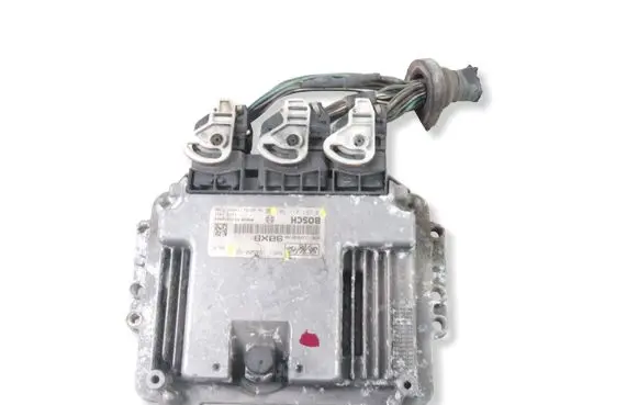 Ford Focus C-MAX Engine control unit/module 6M5112A650NB 0281011701