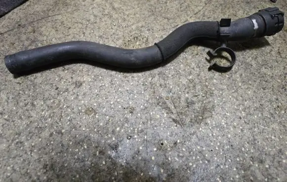 BMW 5 E39 Engine coolant pipe/hose 64218378953