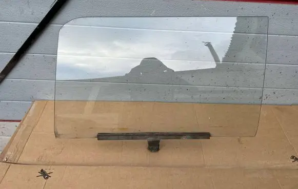 Opel Rekord C Front door window/glass (coupe) 