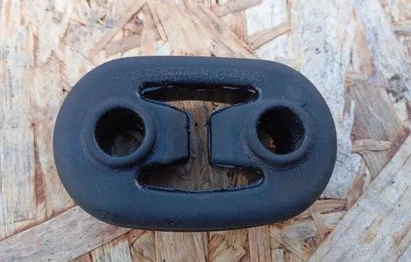 Fiat Freemont Muffler mount bracket/holder 05105110AB