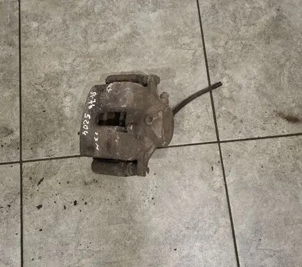 Mercedes-Benz C W204 Front brake caliper