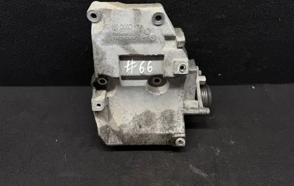 Volkswagen PASSAT B5.5 A/C compressor mount bracket 038260885C