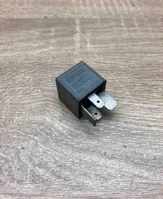 Audi A4 S4 B6 8E 8H Other relay 8D0951253 V23134J52X300 370