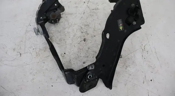 Mercedes-Benz E W211 Headlight/headlamp mounting bracket A2048173420