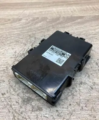 Toyota Avensis T270 Other control units/modules 8969005110 MB1028500880 PowerManagement