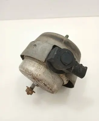 Engine mount bracket