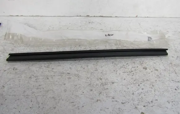 Opel Corsa F Rubber seal front door window/glass 9823196980