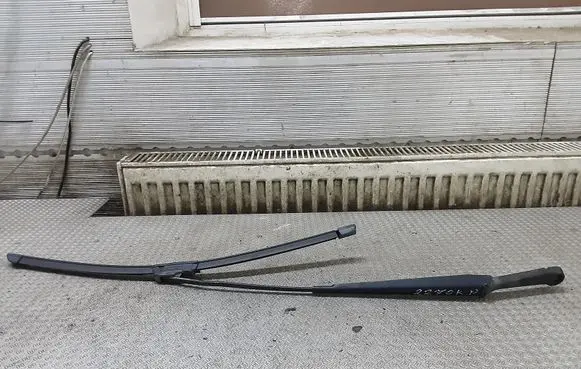 Windshield/front glass wiper blade