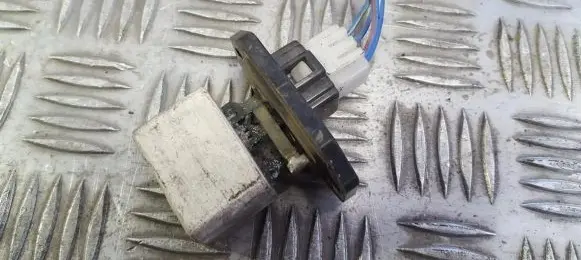 Mazda 121 Heater blower motor/fan resistor