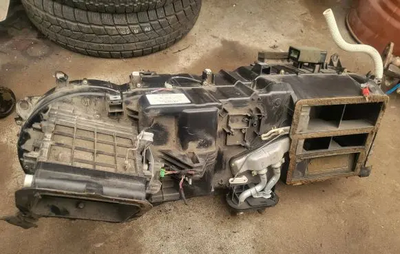 Mercedes-Benz ML W163 Interior heater climate box assembly A1638301462