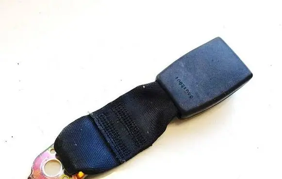 Rear seatbelt buckle