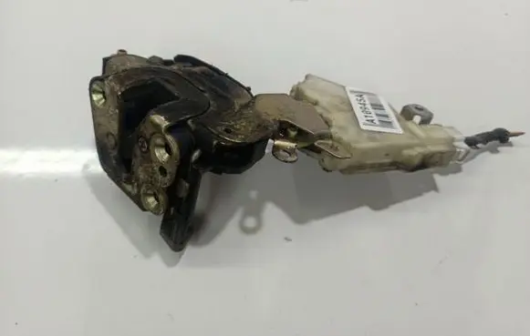 Nissan Almera Tino Front door lock 8055361066
