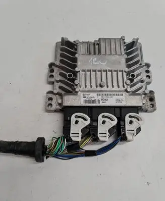Ford Focus Engine control unit/module 6M5112A650AKB 5WS40832B J38AC
