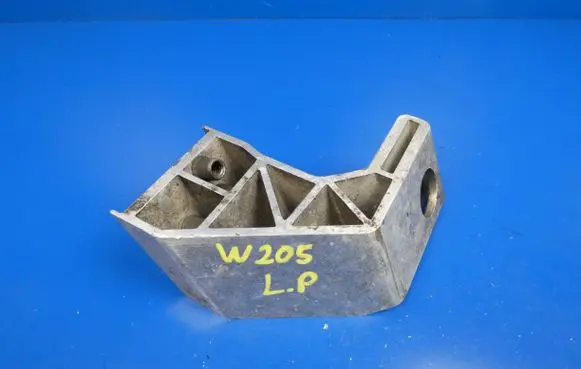 Mercedes-Benz C W205 Radiator mount bracket 