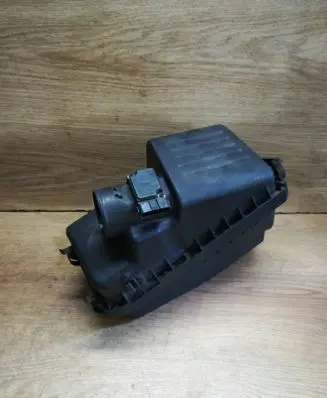 Toyota Avensis T250 Air filter box 177050G011