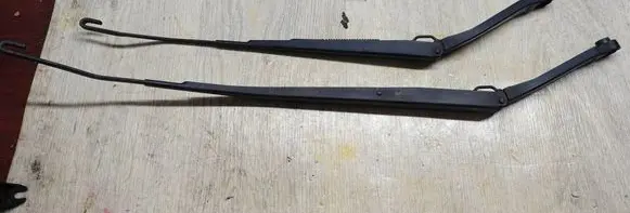 Renault Latitude (L70) Front wiper blade arm A3LD
