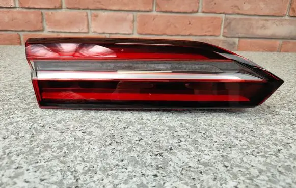 Tailgate rear/tail lights