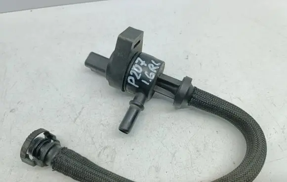 Peugeot 207 Vacuum valve V752835580
