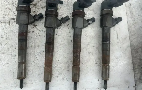 Opel Insignia A Fuel injectors set 0445110423 55577668