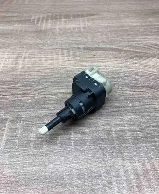 Volkswagen Touran I Brake pedal sensor switch 24761 FAEZ27