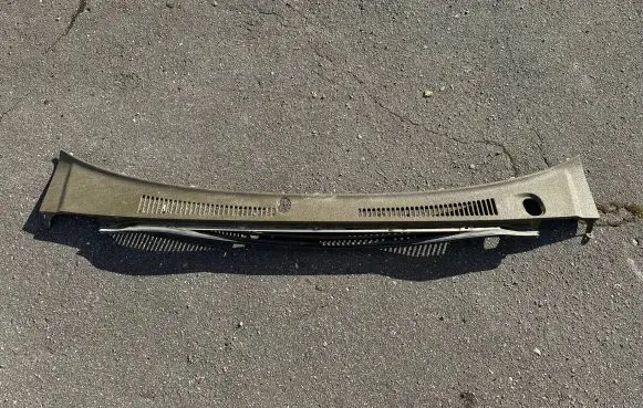Nissan Patrol Y61 Wiper trim 66812VD300