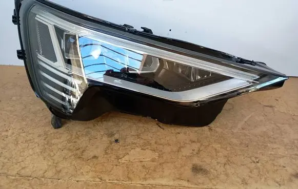 Audi E-tron GT Headlight/headlamp 4KE941040