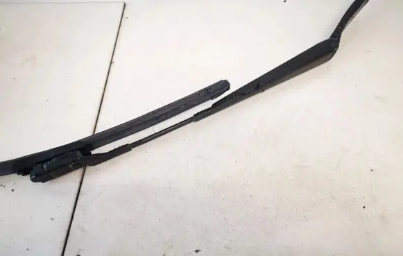 Volkswagen Golf V Front wiper blade arm 1q1955409