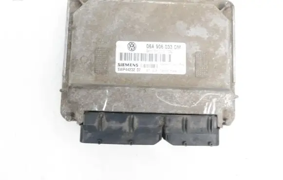 Skoda Octavia Mk1 (1U) Engine control unit/module 5WP44232 06A906033DM